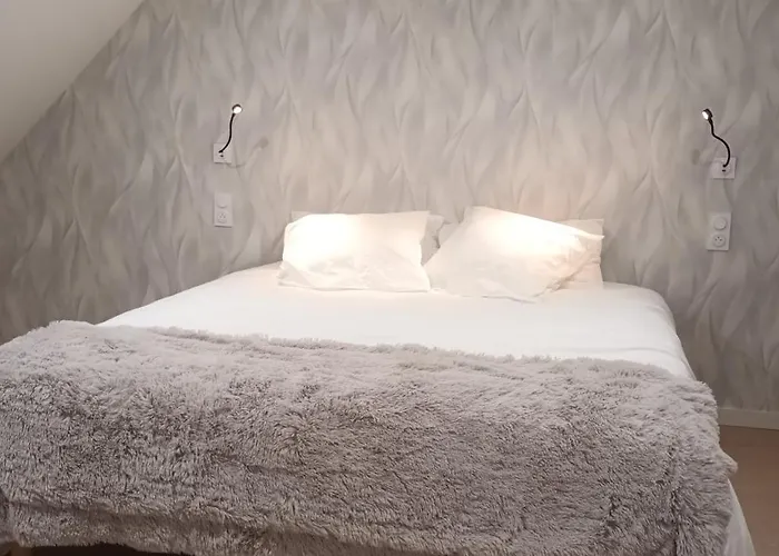 A La Lueur Des Pres 게스트하우스 3*